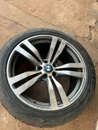 Ródão aro 20 BMW com pneus