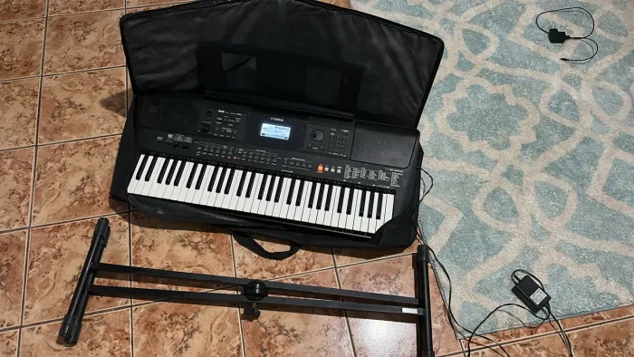 Vendo um teclado semi novo