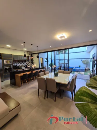 Casa de Condomínio em Indaiatuba-SP com gramado e piscina, 3 suítes, 2 salas, 5 banheiros,