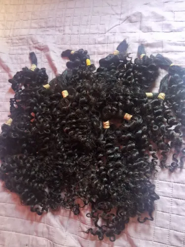 Cabelo humano cacheado ,300 gramas , o cabelo era anulado mandei Cachia estilo degrade