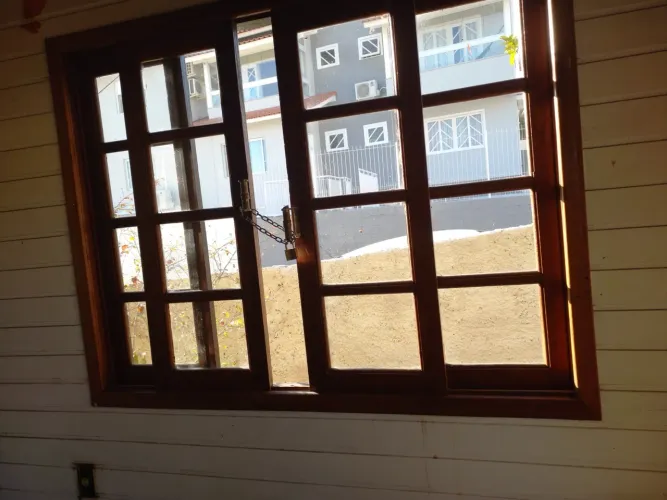 3 Janelas de madeira