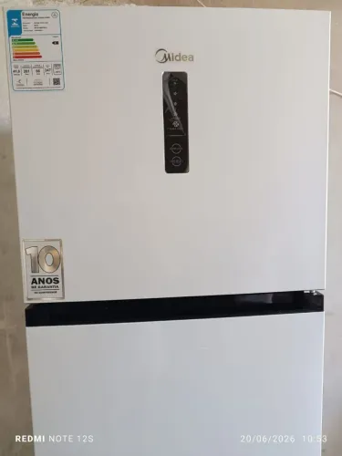 Geladeira Midea 347 litros semi nova .. vendendo pq o dono mudou ...valor $1.500
