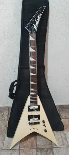 guitarra jackson King v em perfeito estado