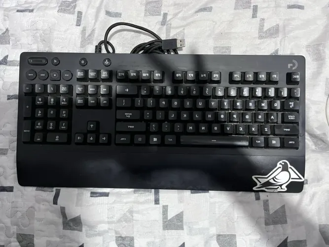 Teclado Logitech Mech-Dome RGB