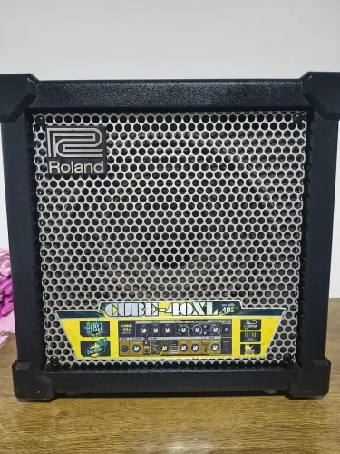 Caixa de som profissional cubo Roland 40xl