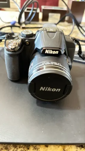 Câmera Fotográfica Nikon semi profissional (com acessórios)