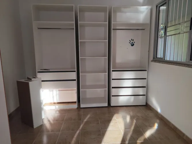 Venda de módulos de guarda roupa.