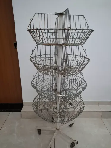 Cesto giratório em aço