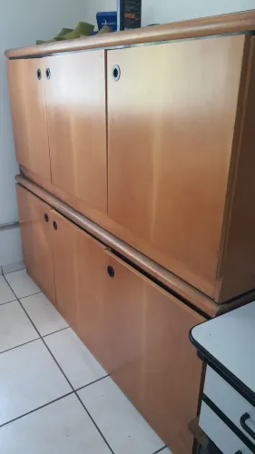Armário com tampo em pedra