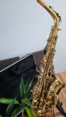 Saxofone Alto Milano Dourado com Estojo e 2 Suportes