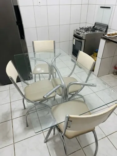 Mesa de Jantar com Tampo de Vidro + 4 Cadeiras