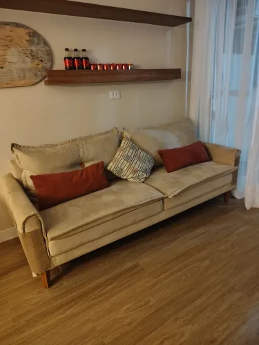 Vendo sofá três lugares