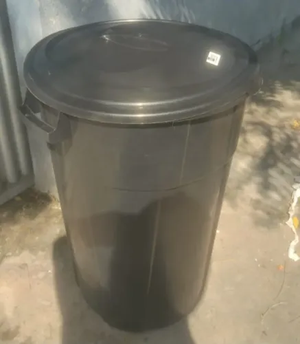 Balde Plástico com Tampa 120   