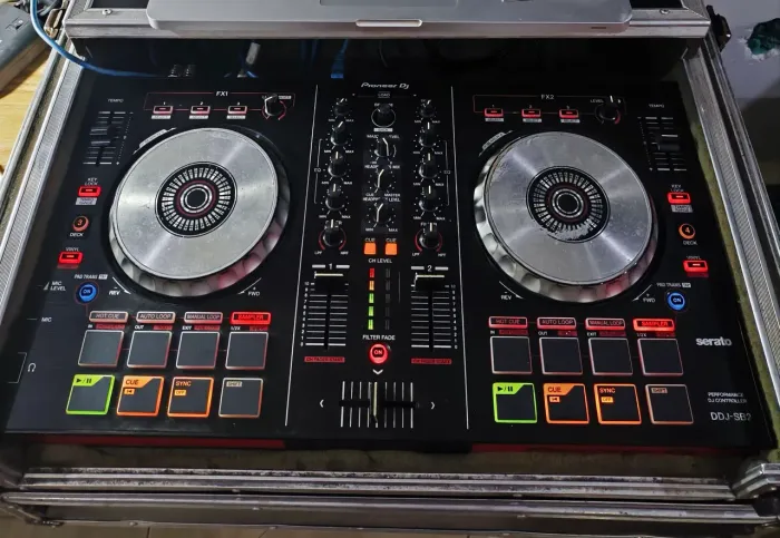 Controladora Pioneer Ddj Sb2 + Case plataforma 