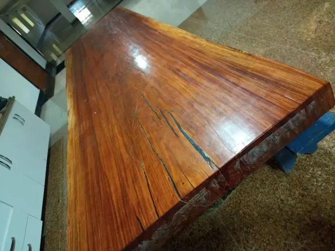 Vendo uma mesa rústica prancha única Jequitibá Rosa com os pés de Braúna