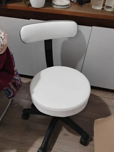 VENDO MOCHO CADEIRA PARA ESTETICA OU MANICURE NOVA