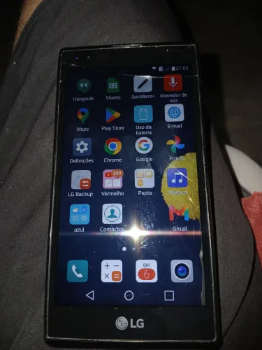Vendo um celular LG