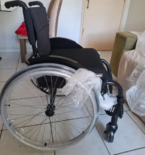 Cadeira de rodas (Nova)