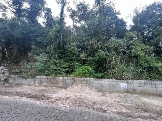 Terreno na Vila Suissa
