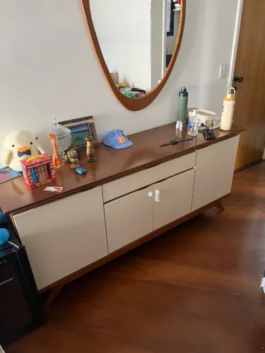 Buffet / Aparador com pequenas marcas de uso