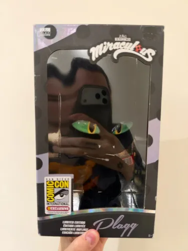 Pelúcia Miraculous Plagg - Comic Con