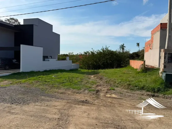 Terreno com 450 m² a venda no Ninho Verde 1, escritura registrada, próximo à portaria