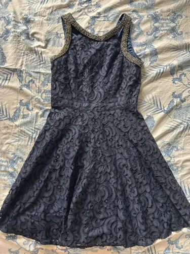 Vestido azul marinho com pedraria