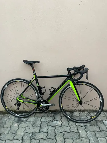 Bicicleta Speed em carbono Lotus Tamanho 52