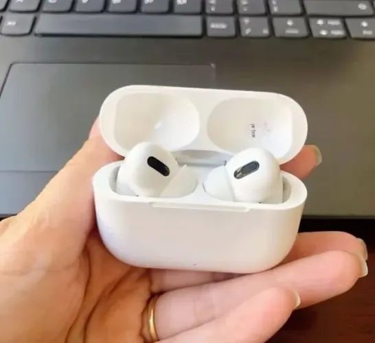 Fone de ouvido Bluetooth sem fio (estilo AirPods Pro) em excelente estado / novo na caixa.