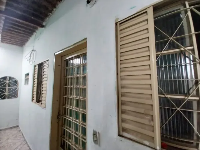 Casa de fundo p/ aluguel possui 37 metros quadrados com 1 quarto em Ceilândia Norte - Bras