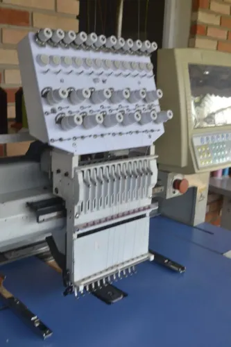 Máquina de bordar industrial Consew