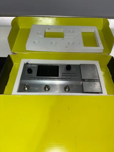 VENDA URGENTE Pedaleira Mooer GE200 Multi-Efeitos Guitarra - Na Caixa