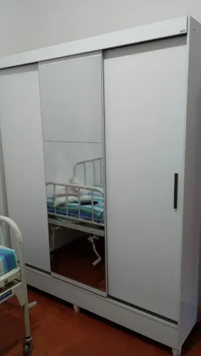 Vendo Guarda Roupa motivo mudança