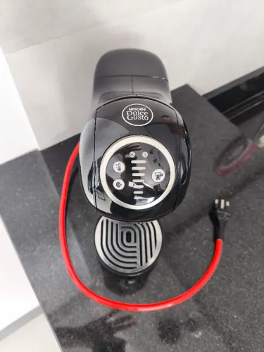 Vendo Cafeteira Automática Nescafé Dolce Gusto Genio S Plus Preta - Muito Nova!