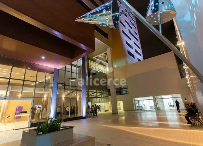 Sala comercial em centro executivo de alto padrão no Estreito, Florianópolis/SC.