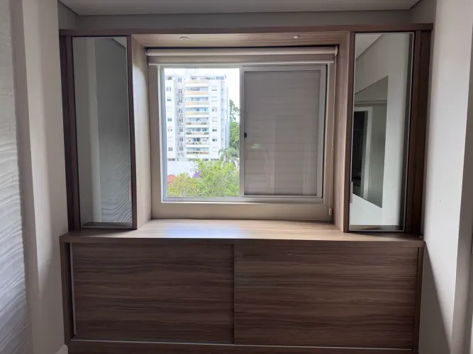 Balcão jantar e cristaleira larg 56 comp 2,56 altura 1,30 altura balcão 87.  