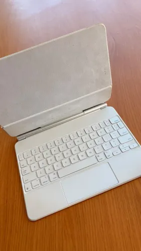 Apple Magic Keyboard - Modelo A2261