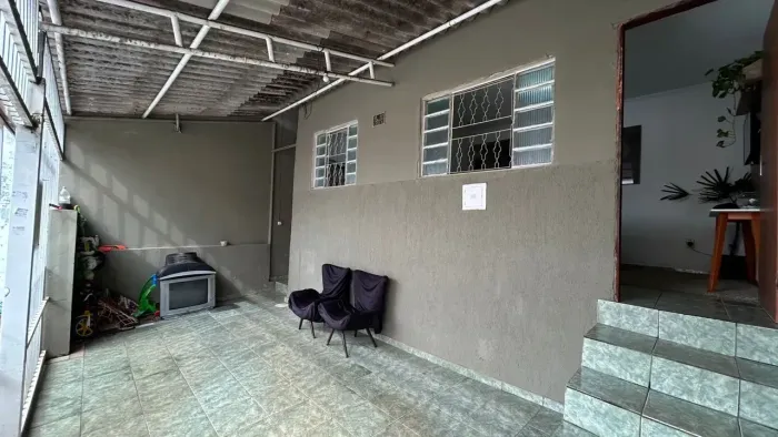 CASA 2 QUARTOS EM SAMAMBAIA NORTE .