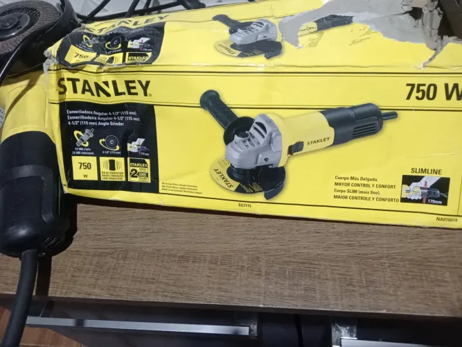 Esmilhadeira Stanley 750w 220v
