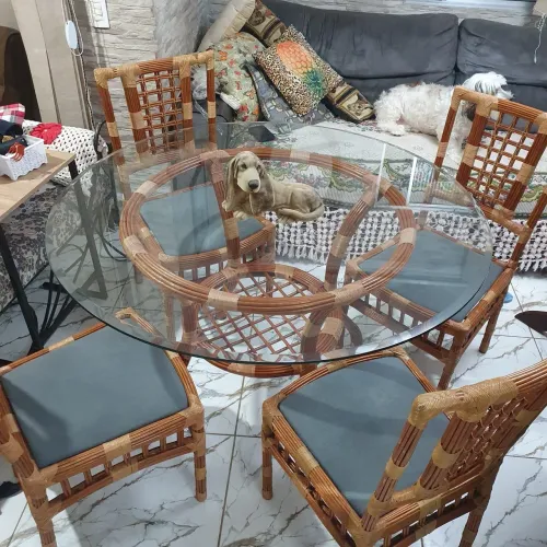 Conjunto de mesa semi novo. 1.300 Reais 