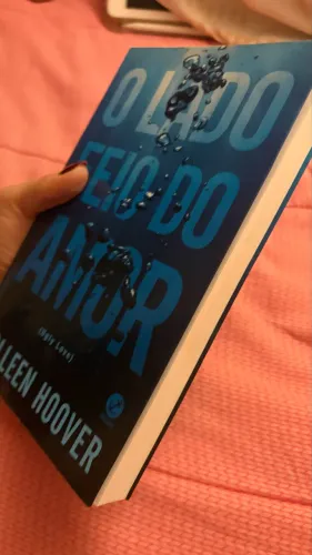 Livro Colleen Hoover