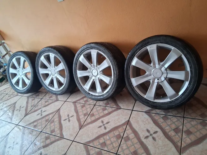 Vendo rodas aro 18 aceito troca valor 1000