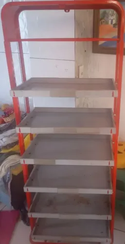 Estante de ferro 