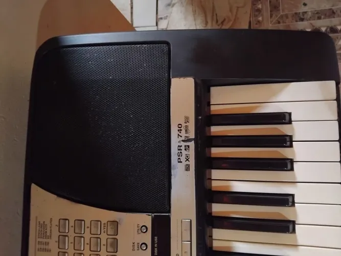Yamaha psr 740