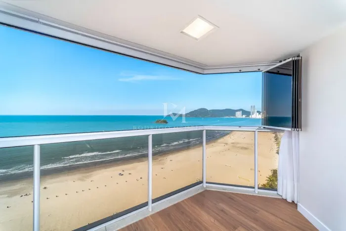 Apartamento frente mar com 4 suítes em Balneário Camboriú