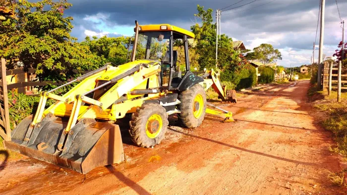 VENDO RETROESCAVADEIRA JCB 4X4 