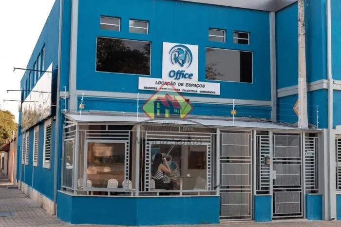 Sala mobiliada, com ar condicionado, Internet e muito mais. Segurança e excelente Localiza