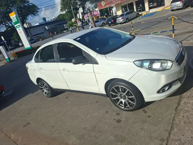 Fiat Grand Siena Tetrafuel 1.4 EVO F. Flex 8V 2015