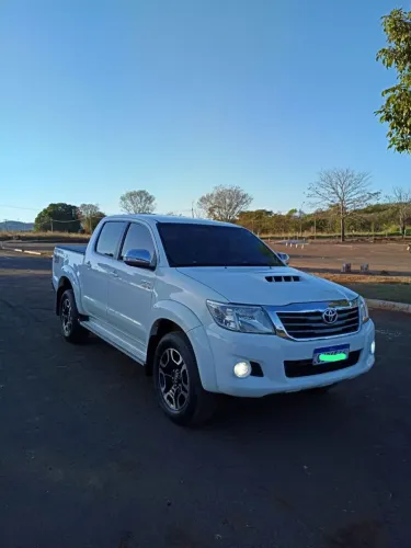 Toyota Hilux CD SRV D4-d 4X4 3.0 TDI Diesel AUT 2014