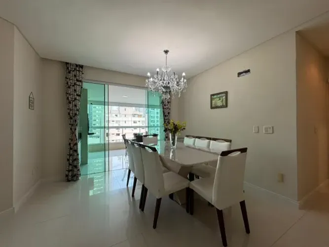 Apartamento Mobiliado com 4 Suítes na meia praia 